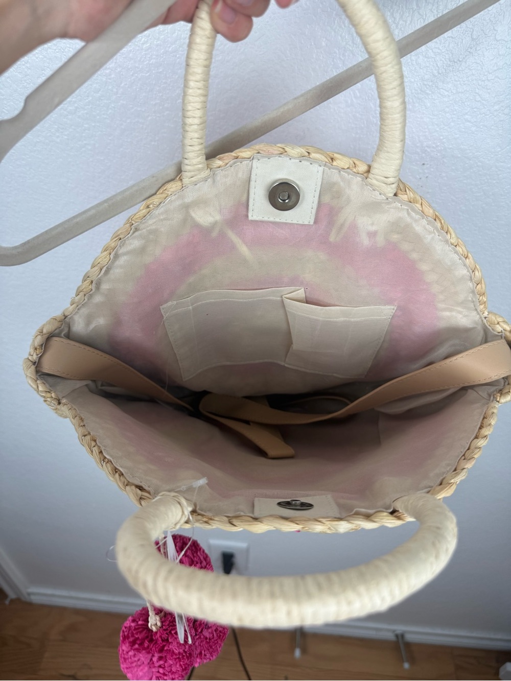 Straw pink and corn husk color circular bag with pom poms - Picture 6 of 7